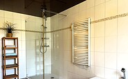 Badezimmer mit Dusche und Badewanne, Foto: U.Haselbauer, Lizenz: Tourismusverband Lausitzer Seenland e.V.