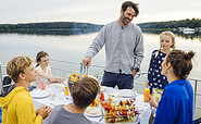 Näher am Wasser geht nicht: Grillen auf dem Sonnendeck, Foto: Sylvia Pollex / Thomas Rötting, Lizenz: Kuhnle-Tours GmbH