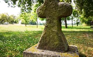 Stone cross near Waltersdorf, Foto: Claudia Donat, Lizenz: Naturpark Niederlausitzer Landrücken
