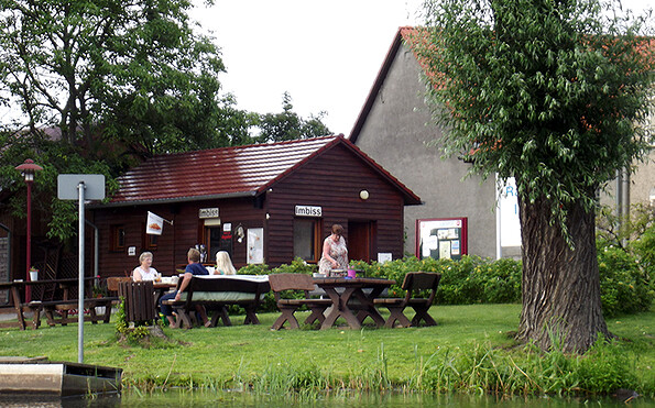 Snack bar at the ferry, Foto: Lutz-Bodo Knöfel