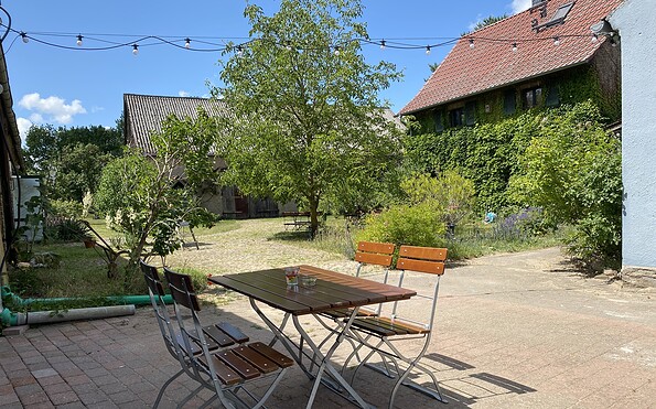 Hirsch & Rebe Innenhof Sitzplätze, Foto: Anet Hoppe