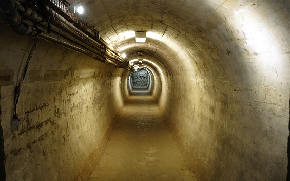 Entrance tunnel to the bunker Fuchsbau, Foto: Matthias Beyer, Lizenz: Bunkermuseum Fuchsbau Dr. Schmidt