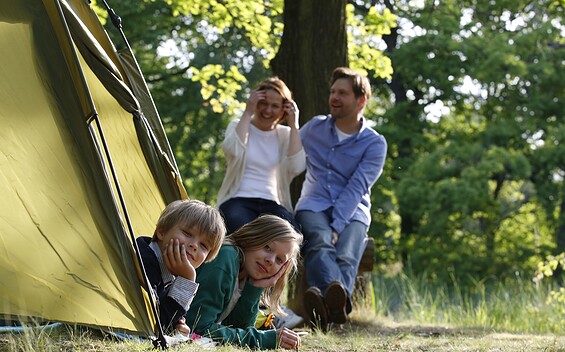 Zelten im Wald, Foto: Kai Hüttner, Lizenz: Kai Hüttner
