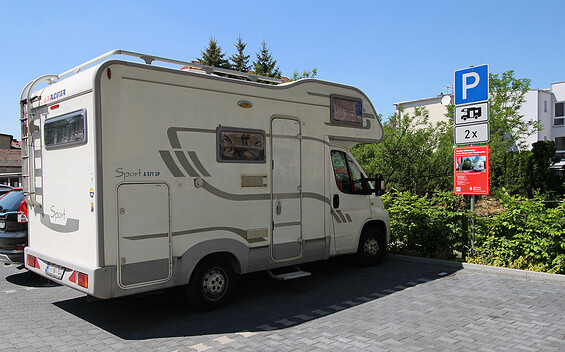 Wohnmobilstellplatz bei der Sparkasse, Foto: Sparkasse Elbe-Elster, Lizenz: Sparkasse Elbe-Elster