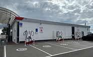 Ladestation an der Tankstelle Hohengüsstow, Foto: Alena Lampe