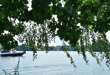 Blick über den Klein Köriser See nach Klein Köris, Foto: Sandra Fonarob, Lizenz: Tourismusverband Dahme-Seenland e.V.