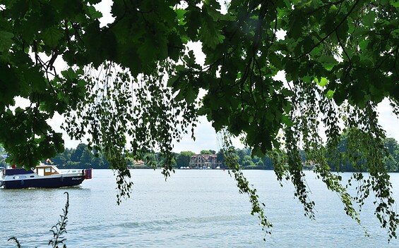 View across Lake Klein Köris to Klein Köris, Foto: Sandra Fonarob, Lizenz: Tourismusverband Dahme-Seenland e.V.