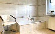 Bad mit Badewanne, Foto: U. Haselbauer, Lizenz: Tourismusverband Lausitzer Seenland.de