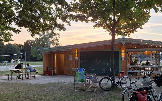 Strandbar Hubertus Beach, Foto: Touristinformation Senftenberg, Lizenz: Touristinformation Senftenberg