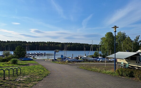 Strand im Hafencamp, Foto: Touristinformation Senftenberg, Lizenz: Touristinformation Senftenberg