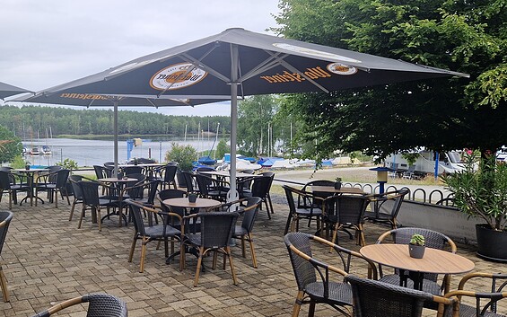 Terrace Ice cream break at the harbour camp, Foto: Dana Brunsch, Lizenz: Dana Brunsch