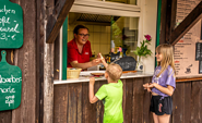 Imbiss am Barfusspark Burg, Foto: Steven  Schwerdtner, Lizenz: Barfusspark Burg