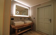 Badezimmer mit Dusche und WC, Foto: Ron Schaffer-Voss, Lizenz: Ron Schaffer-Voss