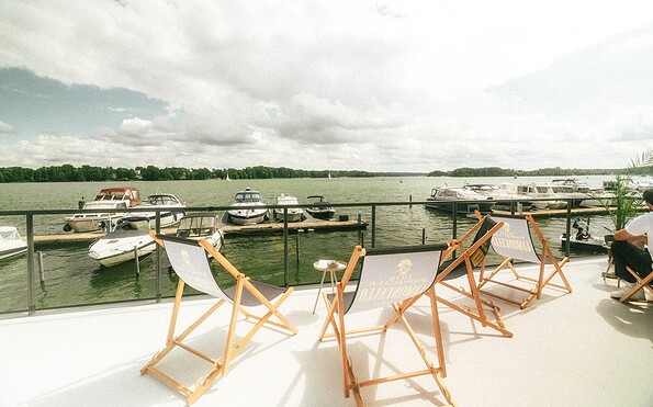 Beluga - Die schwimmende Bar - floating bar, Foto: Hausboot-Events Marc Matting &amp; Lucas Hoffmann GbR