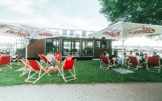 Beluga - Die schwimmende Bar - floating bar, Foto: Hausboot-Events Marc Matting & Lucas Hoffmann GbR