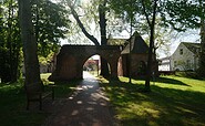 Zisterzienserkloster Lehnin, Zugang durch das hist. Klostertor, Foto: Jan Hoffmann