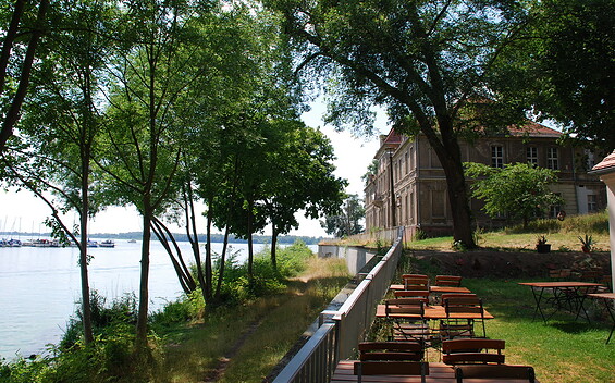 Schloss Schänke - Terrasse, Foto: Tourismusverband Havelland