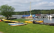 Canoe at the harbor camp at Expeditours, Foto: Manuela Zahn, Lizenz: Expeditours
