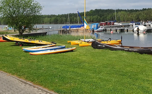 Freizeitboote im Hafencamp, Foto: Manuela Zahn, Lizenz: Expeditours