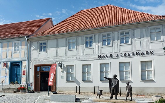 Touristinformation Angermünde im Haus Uckermark, Foto: K. Adamczyk, Lizenz: Tourismusverein Angermünde e.V.