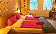 Modern double room, Foto: Steven Schwerdtner, Lizenz: Barfusspark Burg