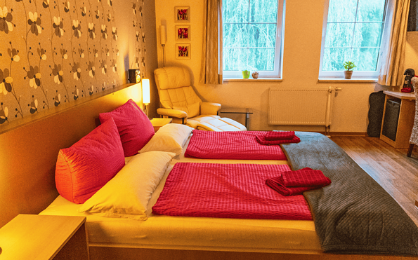 Modern double room, Foto: Steven Schwerdtner, Lizenz: Barfusspark Burg