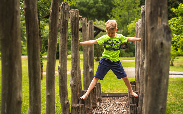 Barefoot parcours, Foto: Steven Schwerdtner, Lizenz: Barfusspark Burg