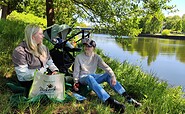 Relaxation on the Spree promenade, Foto: Bernd Norkeweit