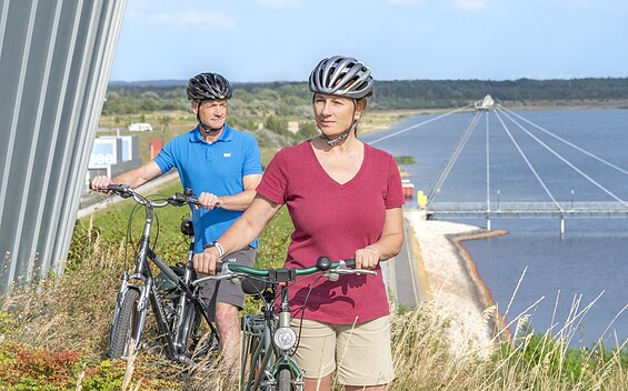 Radlerpause an der Viktoriahöhe am Großräschener See, Foto: Nada Quenzel, Lizenz: Tourismusverband Lausitzer Seenland e.V.