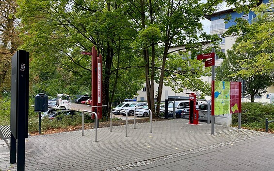 multifunctional service area including e-bike charging station, Foto: Anita Keppler