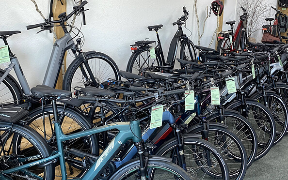 Innenansicht eBike Shop, Foto: Jennifer Schostag