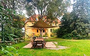 Blick auf Villa aus dem Garten, Foto: Carolin Janda
