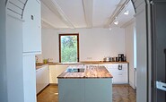 Küche mit Kochinsel (Villa), Foto: David Kaiser