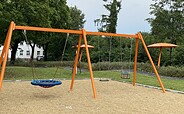 Spielplatz mit Schaukeln, Foto: Stadt Forst (Lausitz), Lizenz: Stadt Forst (Lausitz)