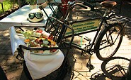 Grillhütte mit historischem Fahrrad, Foto: Ralf Zwiebel, Lizenz: Ralf Zwiebel