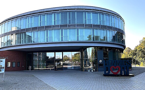 Hennigsdorf Town Hall as the starting point, Foto: Jörg Bartz, Lizenz: TV Brandenburgische Seenplatte