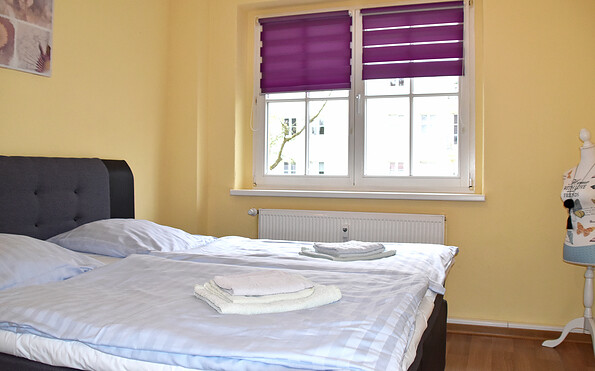 Schlafzimmer mit Doppelbett, Foto: Kerstin Geilich, Lizenz: MuT