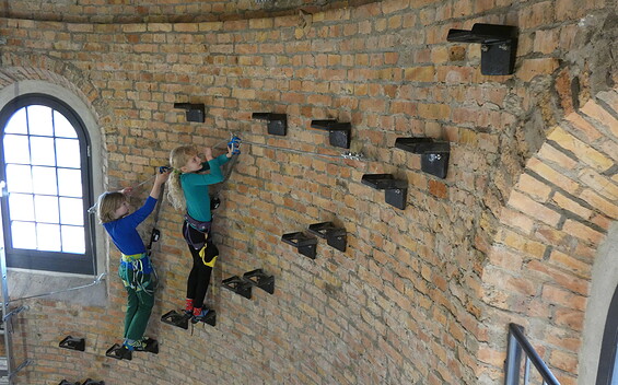 Klettern im Kletterzentrum - Klettersteig, Foto: DAV Neuruppin, Lizenz: DAV Neuruppin