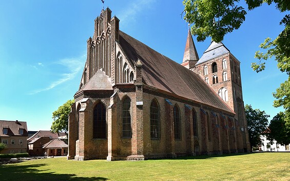 St. Marien-Kirche Gransee – Außenansicht, Foto: Anke Treichel, Lizenz: Regio-Nord