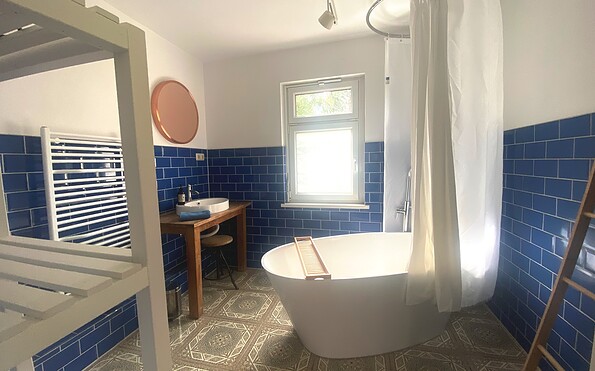 Carriage House Bathroom with Tub, Foto: Carolin Janda
