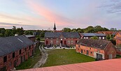 Der Hof mit Ställen und Gesindehaus, Foto: Heiko Rosenbohm, Lizenz: Tourismusverband Prignitz e.V.