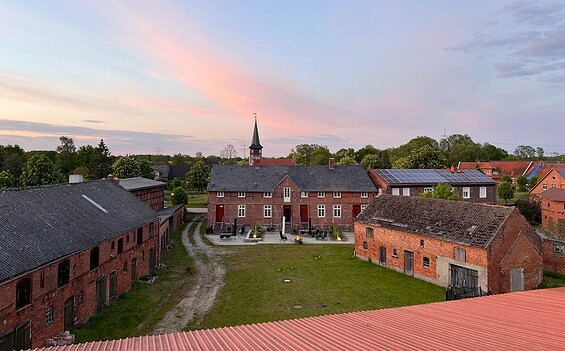 Der Hof mit Ställen und Gesindehaus, Foto: Heiko Rosenbohm, Lizenz: Tourismusverband Prignitz e.V.