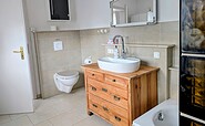 Bad Waschtisch und WC, Foto: Doreen Lachmann, Lizenz: Studio &quot;aHoy&quot;