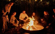 Gemütliches Feuer an der Lodge am See, Foto: Noel Richter, Lizenz: Tourismusverband Prignitz