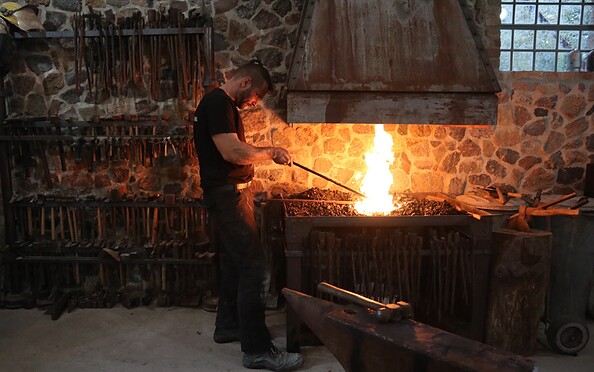 Der Schmied am Feuer, Foto: Julia Luise Schulz, Lizenz: Metallgestaltung Geislberger