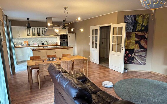 Wohnzimmer & Küche, Foto: Lars Engelhardt