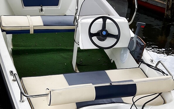 Motorboot in Altfriesack, Foto: Foto:T. Schmidt