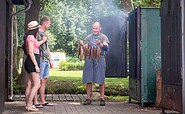 Fisch aus dem Räucherofen der Fischerei Köllnitz, Foto: Florian Läufer, Lizenz: Seenland Oder-Spree