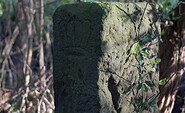 Historischer Grenzstein am Buffbach, Foto: Bansen-Wittig