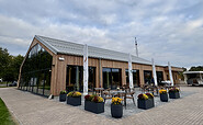 Caravanserei Restaurant außen, Foto: Burkhard Tewinkel, Lizenz: CARAVANSEREI Resort Oberhavel